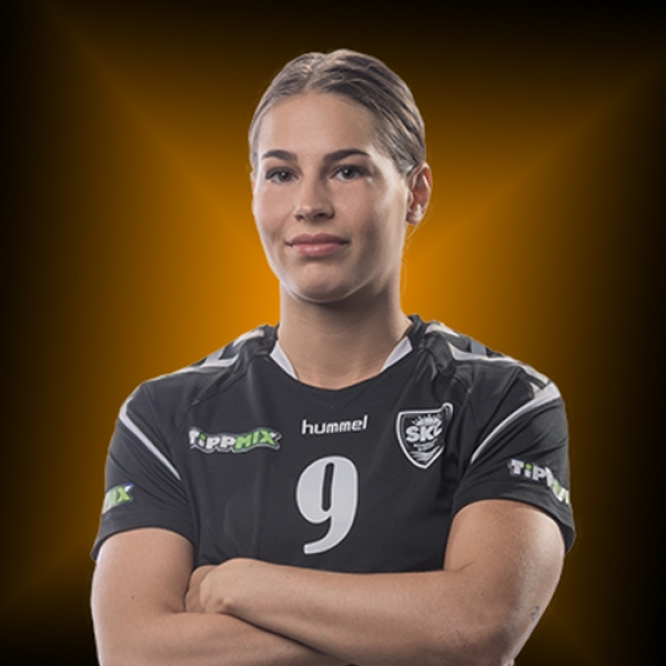 Júlia  Hársfalvi