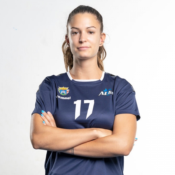 Viktoria Tako